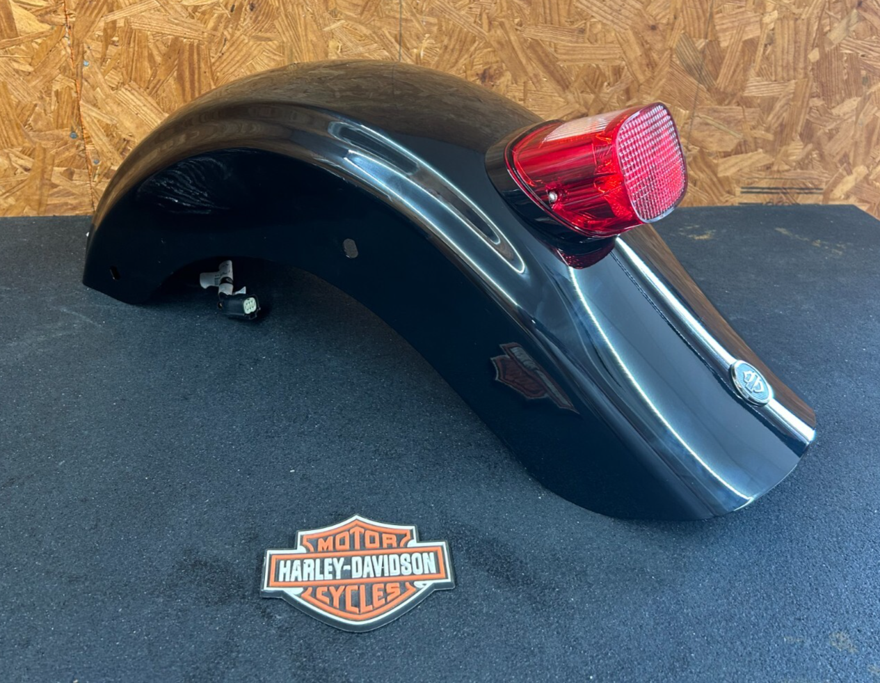 OEM HARLEY-DAVIDSON 2024 STREET GLIDE REAR FENDER WITH TAIL LIGHT