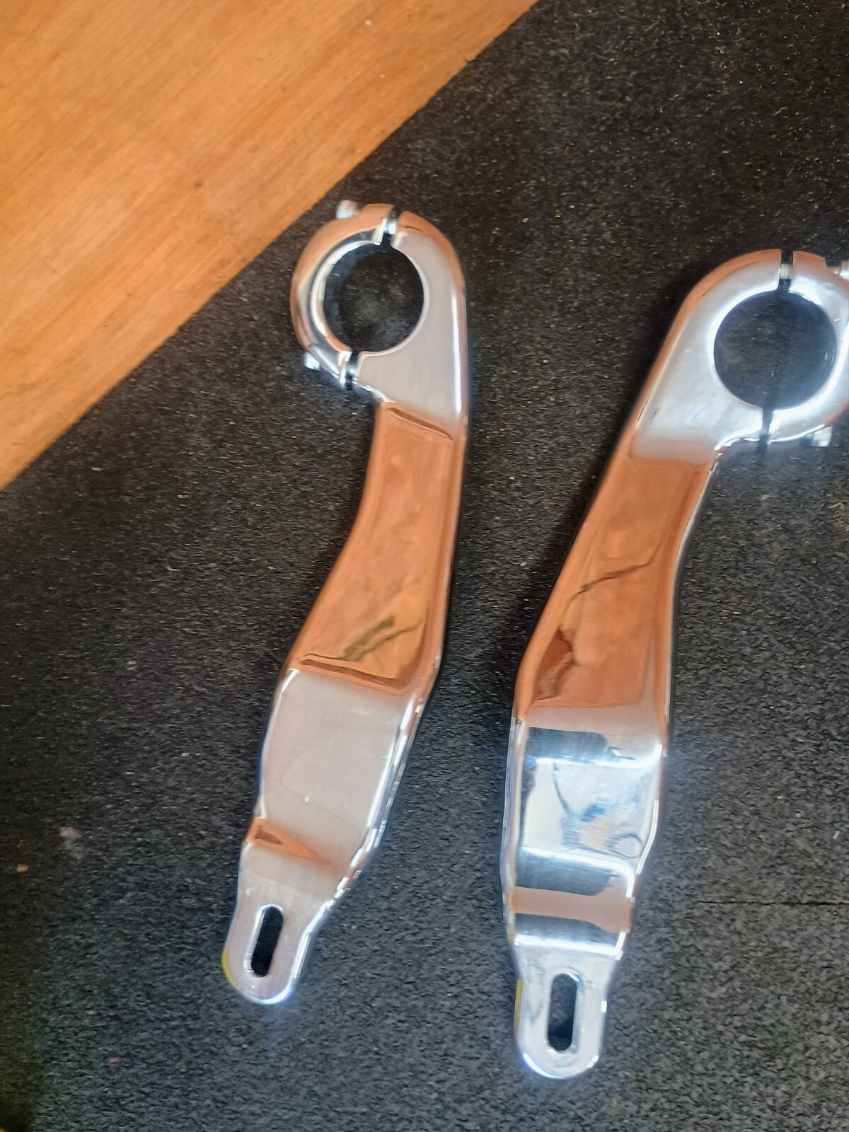 GENUINE HARLEY DAVIDSON CHROME 2015+ ROAD GLIDE FAIRING SUPPORTS 47200278