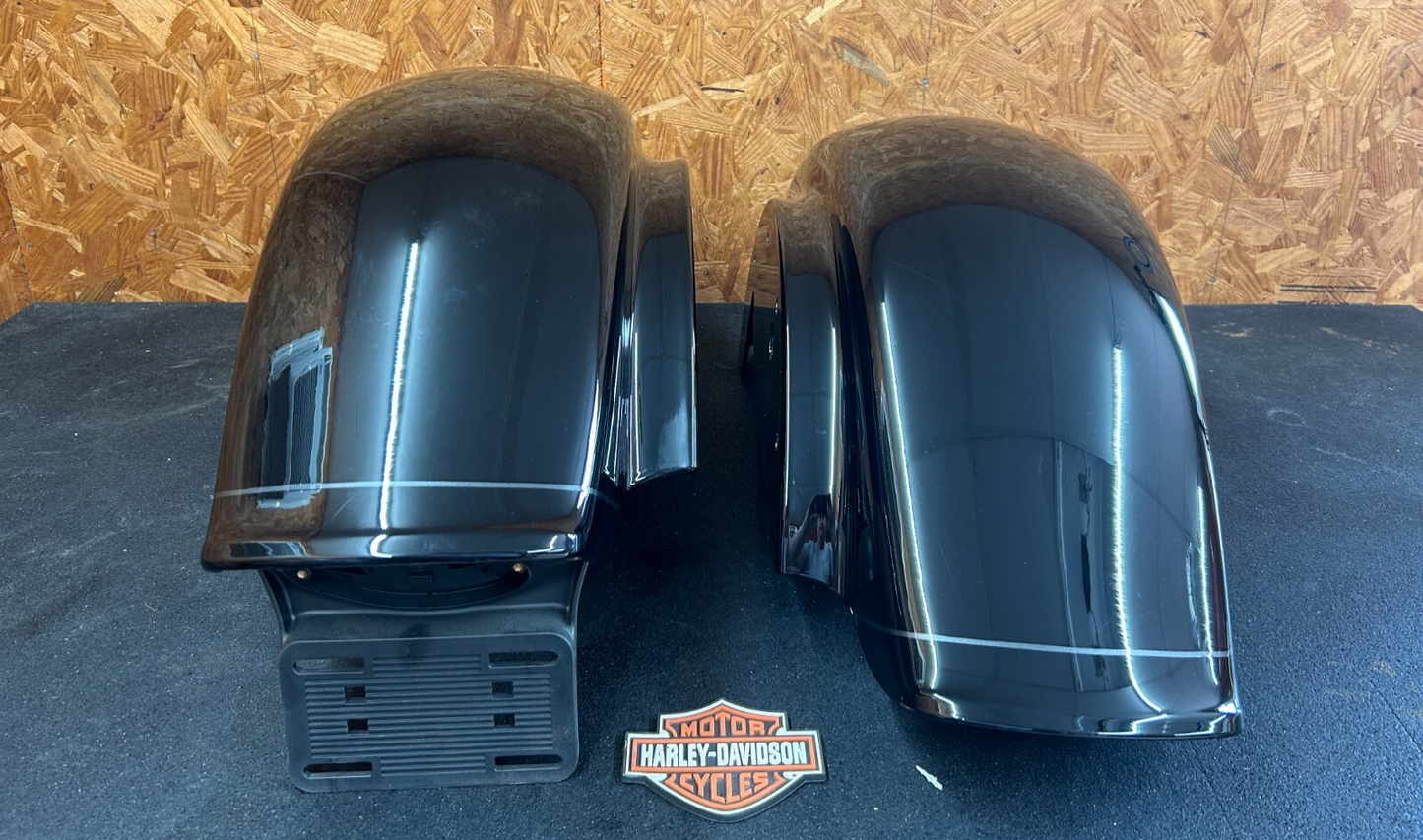 OEM HARLEY-DAVIDSON 15-24 Freewheeler Trike Left & Right Rear Fender Set